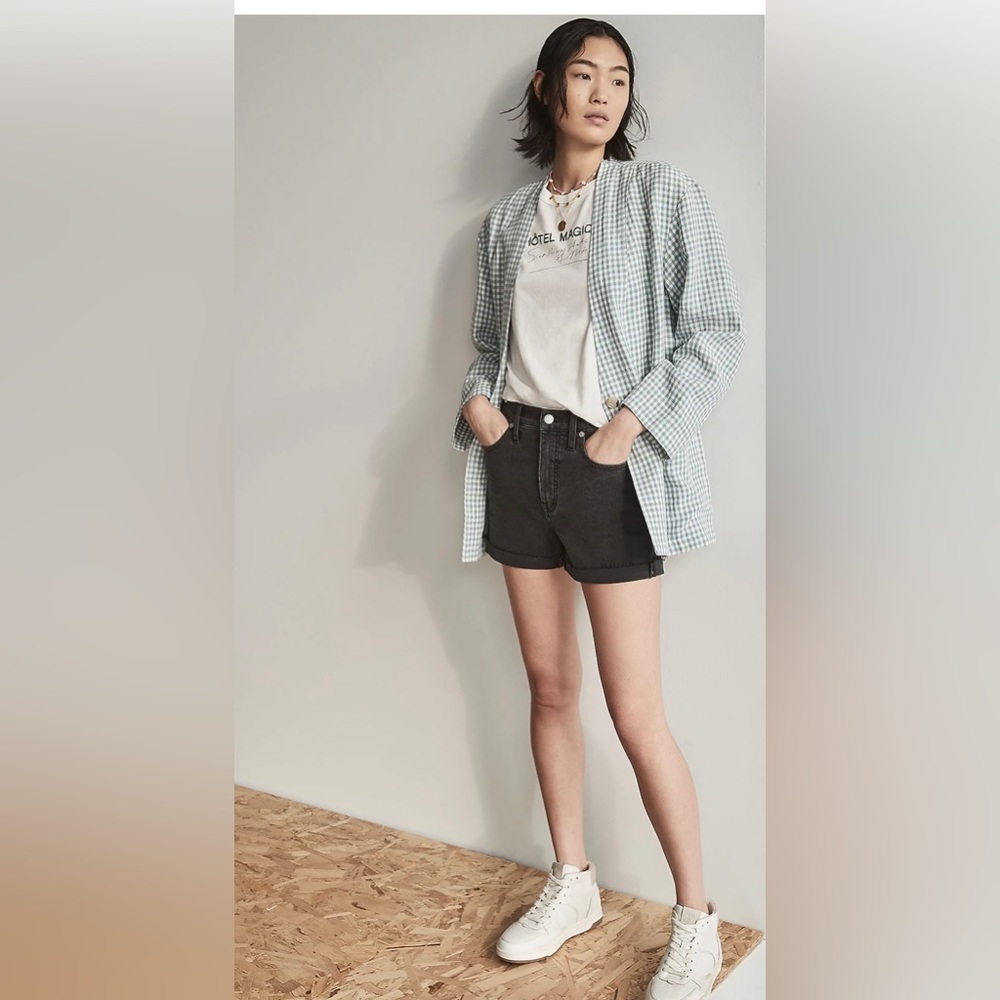 Madewell High-Rise Denim Shorts in Lunar Wash - Picture 2 of 12